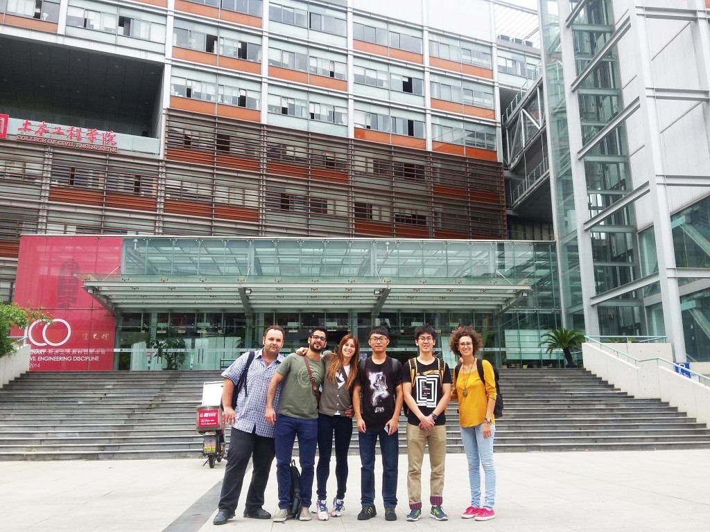 Francesca Merli e Francesca Evangelista a Shanghai con gli altri studenti del corso HBR