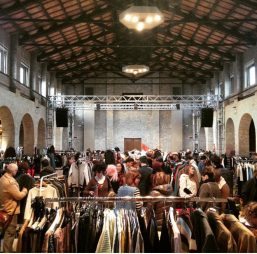 Garage sale (pic by @carlottaguerra)